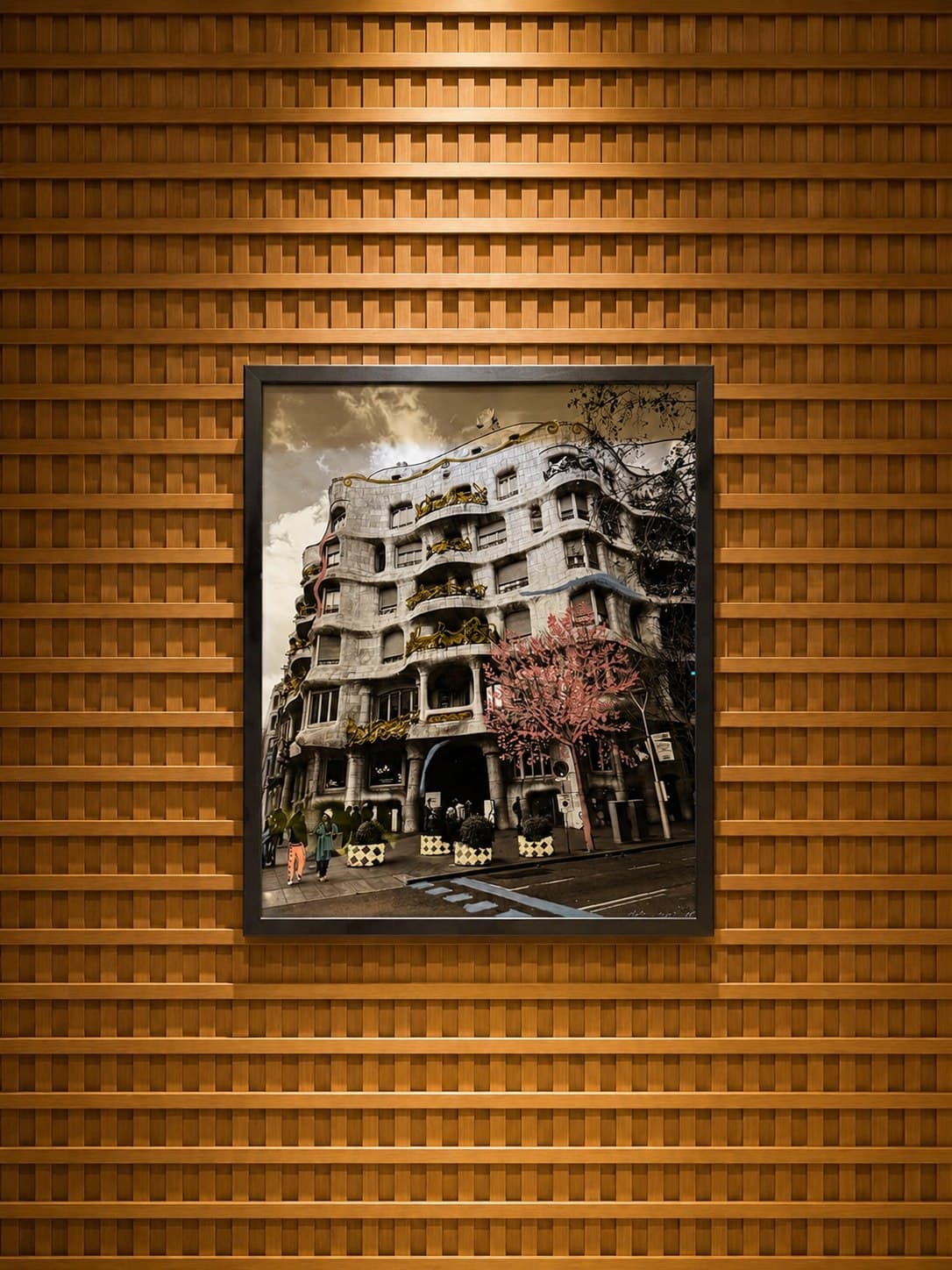 La Pedrera, de Júlia Caixeta, enmarcada sobre el panel de madera de la Arco Art Gallery